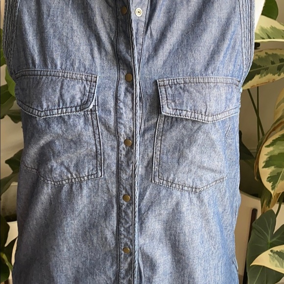 ALC Sleeveless Chambray Button Up - Picture 3 of 12